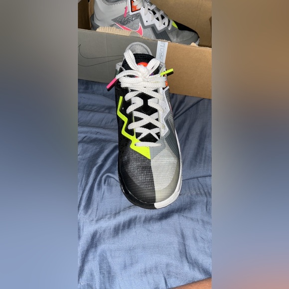 Lebron tune squad shoes - Picture 5 of 9